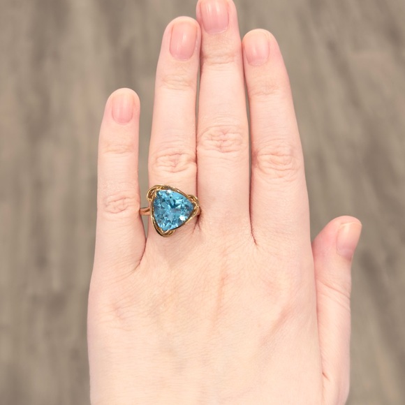 14K Large Swiss Blue Topaz 5 Carat Trillion vintage style solid yellow gold ring - Picture 11 of 13